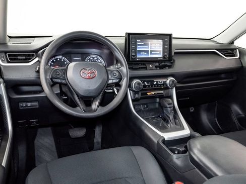 Used 2020 Toyota RAV4 LE FWD image 7
