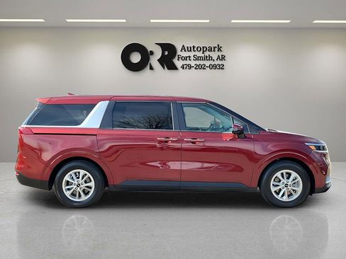 Used 2024 Kia Carnival LX image 6
