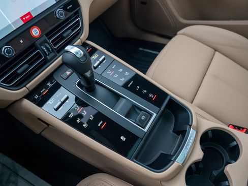 New 2026 Porsche Macan image 22