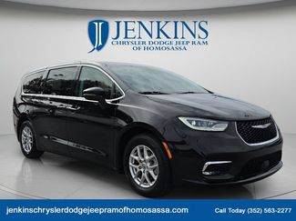Used 2024 Chrysler Pacifica Touring-L FWD video 1