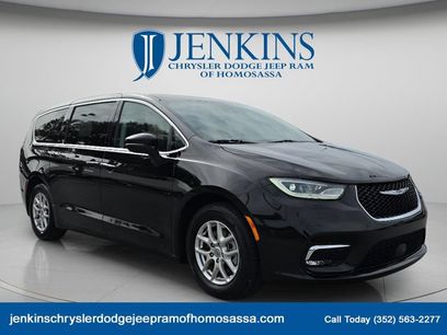 Used 2024 Chrysler Pacifica Touring-L