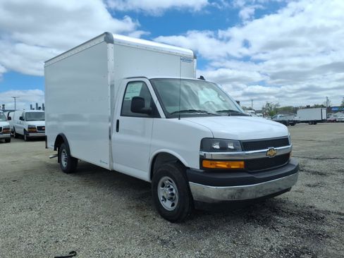 New 2025 GMC Savana 3500 w/ Power Convenience Package RWD image 3