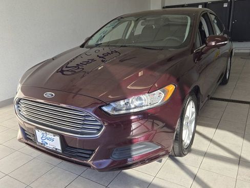 Used 2013 Ford Fusion SE image 2
