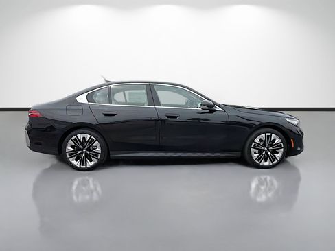 New 2027 BMW 530i RWD image 2