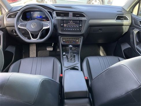 Used 2022 Volkswagen Tiguan SE image 10