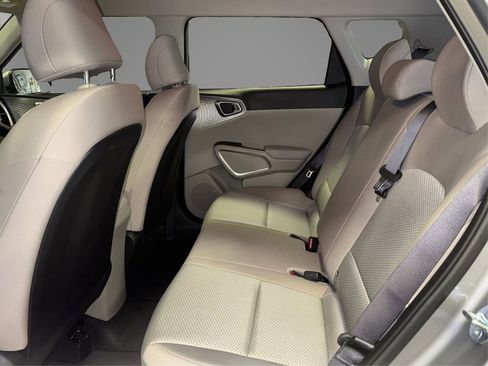 Used 2025 Kia Soul LX w/ LX Technology Package image 10