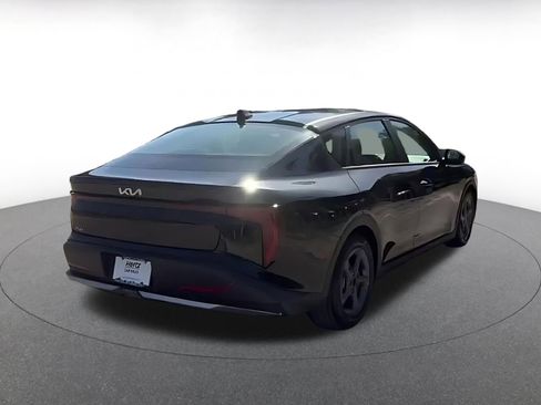 Used 2025 Kia K4 LXS image 12