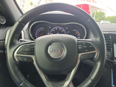 Used 2021 Jeep Grand Cherokee Laredo X RWD image 16