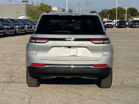 New 2025 Jeep Grand Cherokee Limited image 4