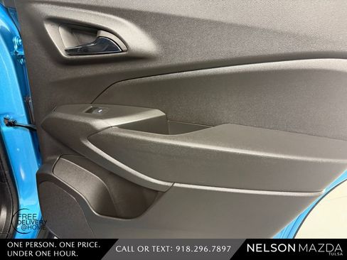 Used 2025 Chevrolet Trax RS w/ Driver Confidence Package FWD image 39