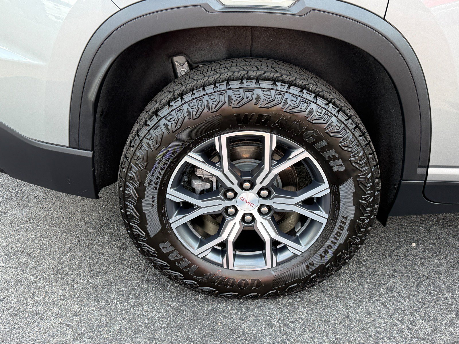 Certified 2025 GMC Acadia AT4 AWD/4WD image 11