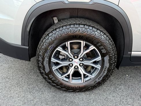 Used 2025 GMC Acadia AT4 AWD/4WD image 11