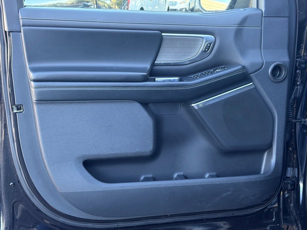 Used 2025 Ford Expedition Platinum AWD/4WD image 12