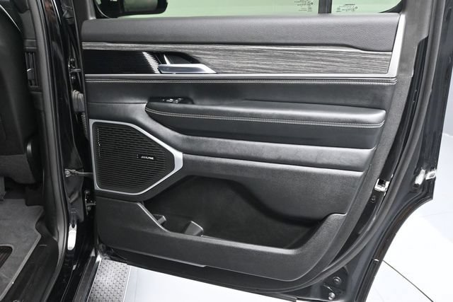 Used 2022 Jeep Wagoneer Series II AWD/4WD image 13