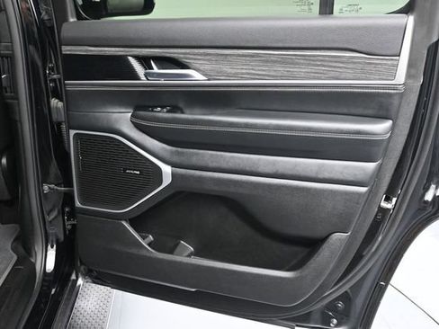 Used 2022 Jeep Wagoneer Series II AWD/4WD image 13