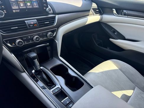 Used 2020 Honda Accord EX image 22