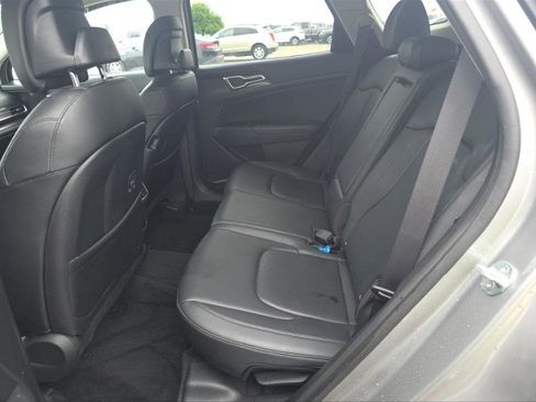Used 2024 Kia Sportage EX FWD image 7