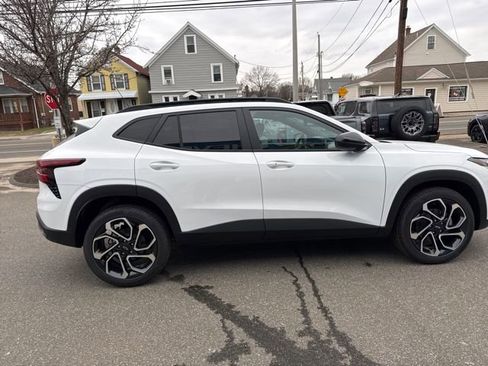 New 2026 Chevrolet Trax RS w/ Sunroof Package FWD image 4