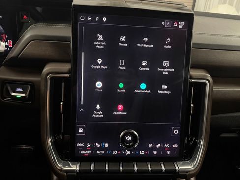 Used 2025 GMC Yukon XL Denali Ultimate AWD/4WD image 28