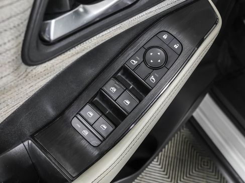 Used 2023 Nissan Rogue SV image 34