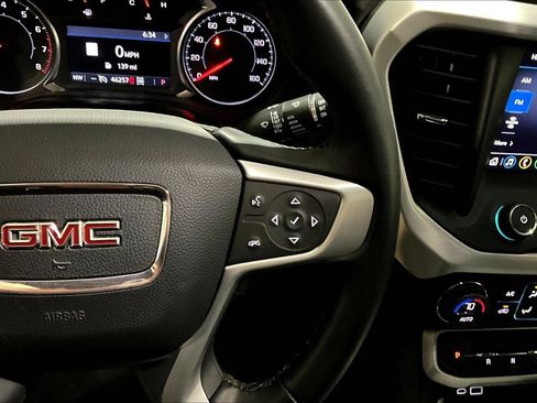 Used 2023 GMC Acadia SLT image 19