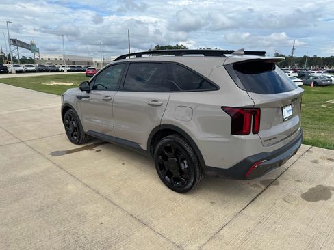 Used 2025 Kia Sorento SX AWD/4WD image 6