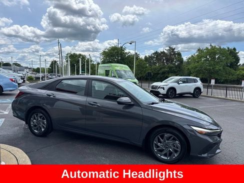 Used 2024 Hyundai Elantra Blue FWD image 8