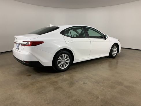 Used 2025 Toyota Camry LE image 8