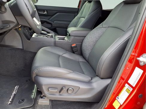 Used 2025 Toyota Tacoma Limited AWD/4WD image 12