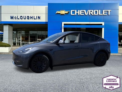 Used 2022 Tesla Model Y Long Range AWD/4WD image 1