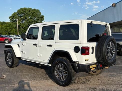 Used 2024 Jeep Wrangler Unlimited Sahara w/ Technology Group AWD/4WD image 6