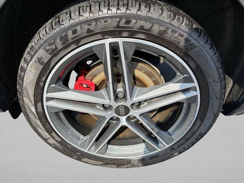 Used 2024 Audi Q5 e Prestige w/ Prestige Package AWD/4WD image 4