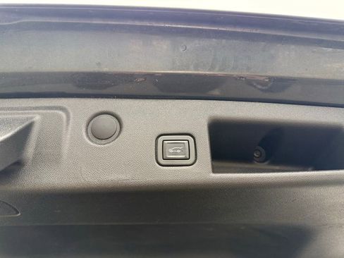 Used 2020 Chevrolet Equinox LT w/ Driver Convenience Package image 19