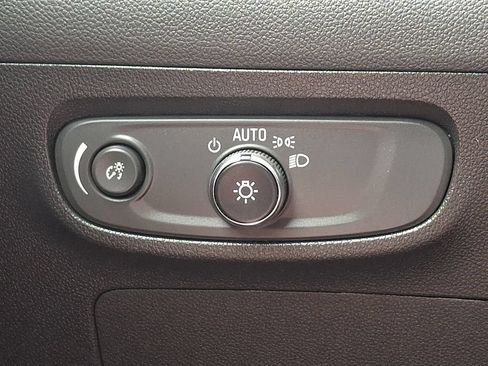 Used 2025 Buick Encore GX Preferred AWD/4WD image 22