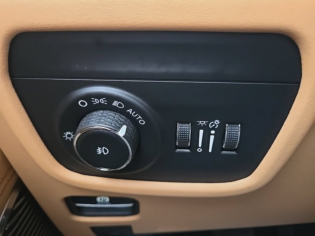 Used 2024 Jeep Grand Cherokee L Summit AWD/4WD image 49