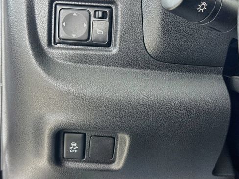Used 2018 Nissan Versa SV w/ SV Special Edition Package FWD image 10