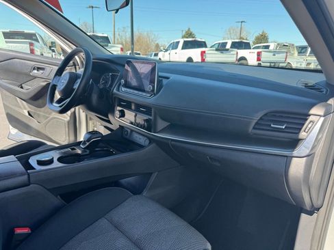 Used 2024 Nissan Rogue SV image 37