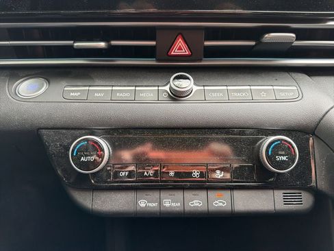 Certified 2024 Hyundai Elantra SEL FWD image 23