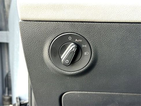 Used 2022 Volkswagen Taos SE image 17