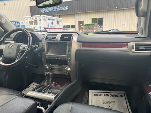 Used 2015 Lexus GX 460 w/ Premium Package AWD/4WD image 12