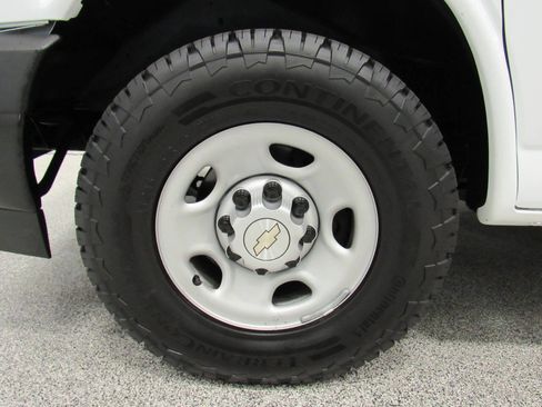 Used 2021 Chevrolet Express 2500 w/ Driver Convenience Package image 10