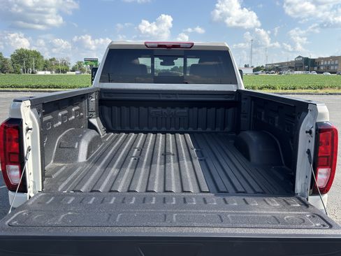 New 2026 GMC Sierra 2500 SLE w/ SLE Value Package; AWD/4WD image 10