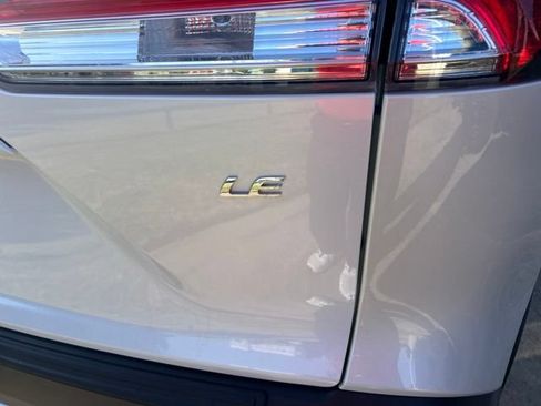 Used 2024 Toyota Corolla Cross LE w/ Moonroof Package FWD image 3