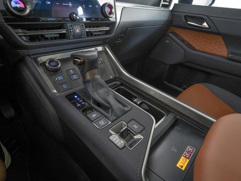 Used 2025 Lexus GX 550 w/ Accessory Package (Z1) image 26