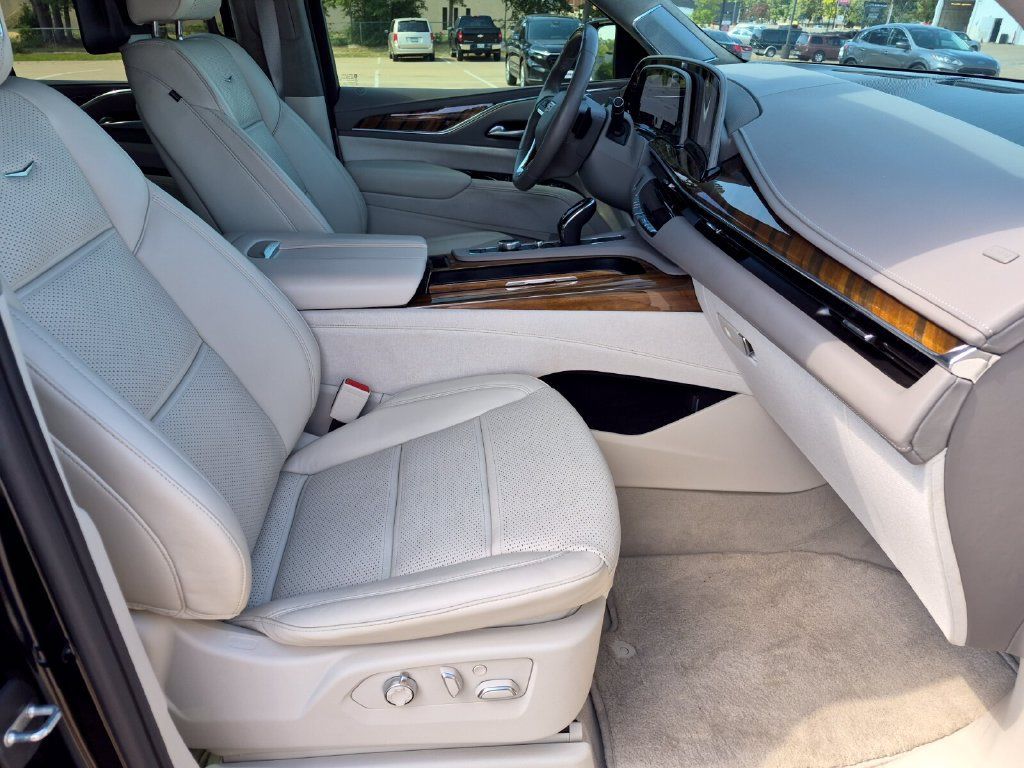 Used 2024 Cadillac Escalade Premium Luxury Platinum w/ Heavy-Duty Trailer Package AWD/4WD image 48