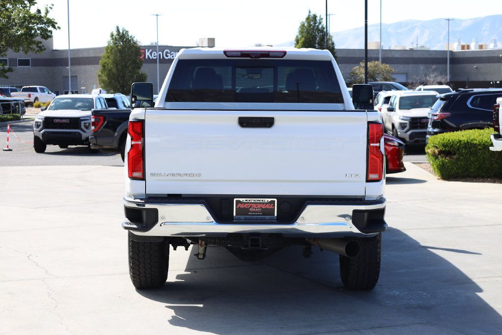 Used 2024 Chevrolet Silverado 3500 LTZ w/ LTZ Convenience Package AWD/4WD image 5