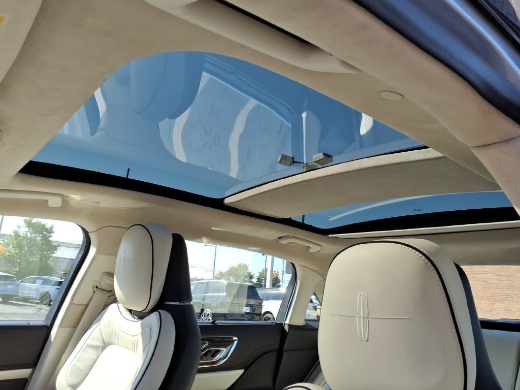 Used 2019 Lincoln Continental Black Label w/ Rear Seat Package AWD/4WD image 13