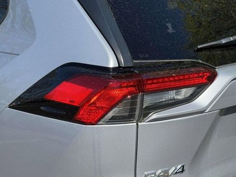 Used 2019 Toyota RAV4 XLE w/ Convenience Package AWD/4WD image 9