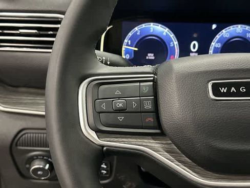 Used 2024 Jeep Wagoneer L Series II w/ Flexible Seating Group RWD image 17