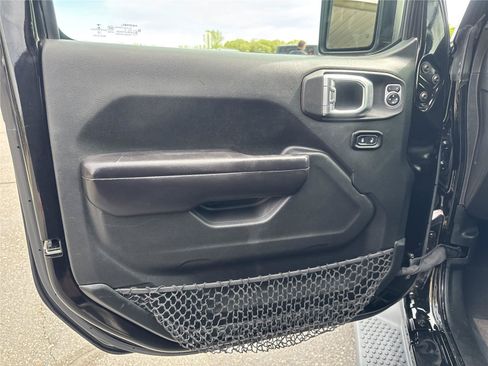 Used 2018 Jeep Wrangler Unlimited Sport S AWD/4WD image 13